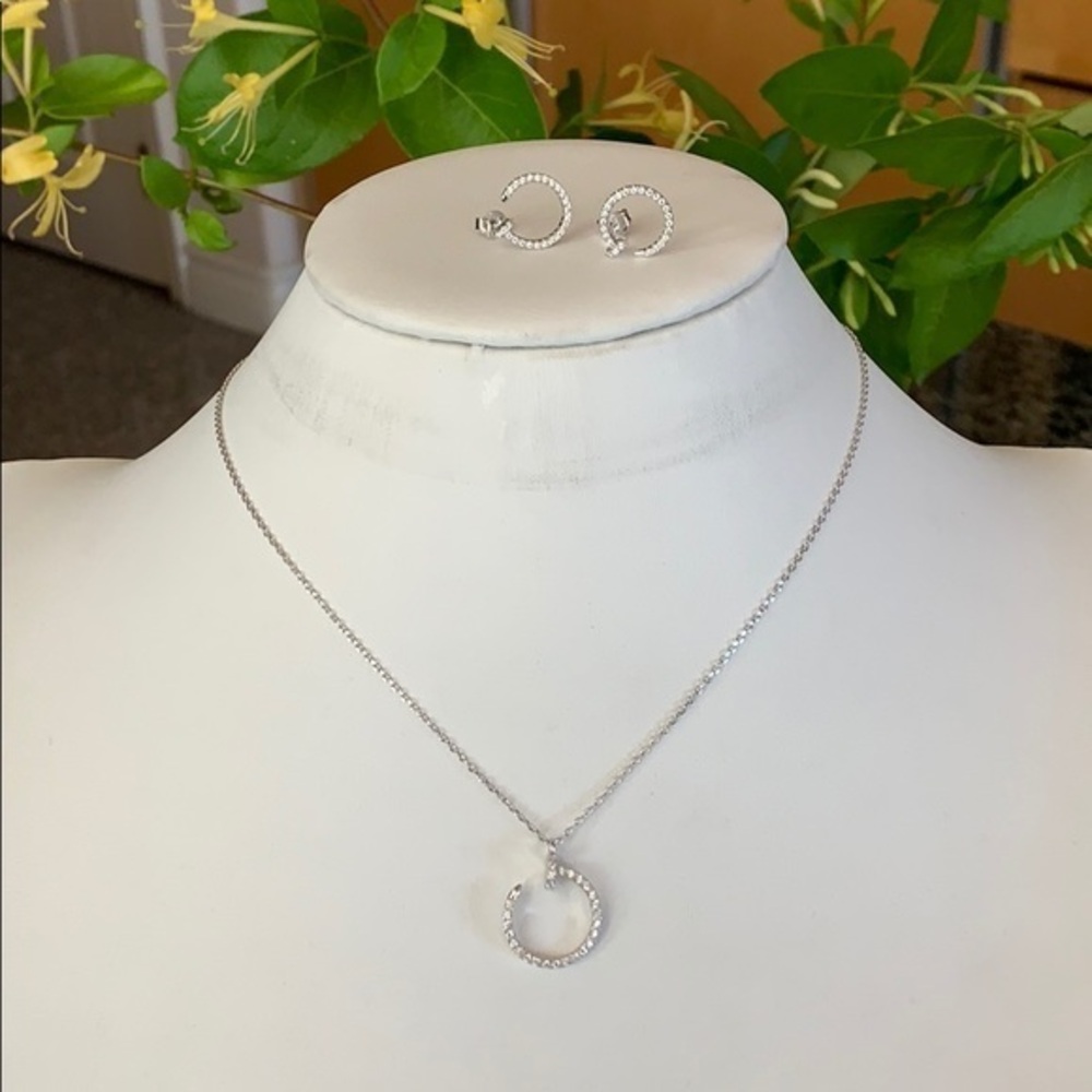 Silver 3pc set Necklace & Earrings Nail Design